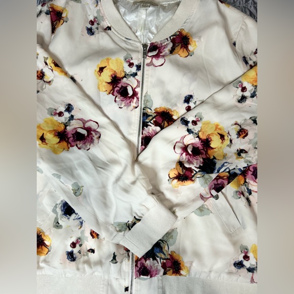 Cozy casual nwot bomber floral jacket - Picture 9 of 12